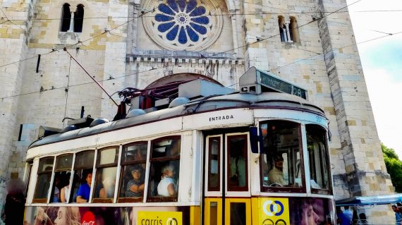 Lisboa Sightseeing Tours in the Center of Portugal - Turismo de Portugal - Gowestours  - Go West Tours